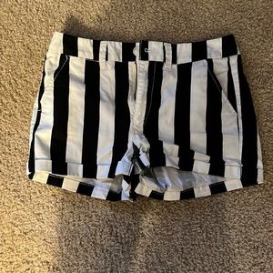 American Eagle Black and White shorts